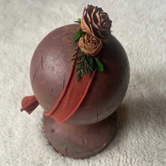 ‘Redwood’ Rust Pine Cone Rose Tie Back Headband - Picture 3 of 9